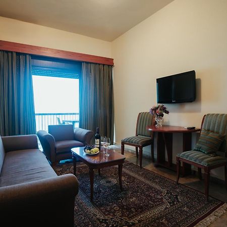 Holiday Suites Hotel & Beach Resort Jounieh Eksteriør billede