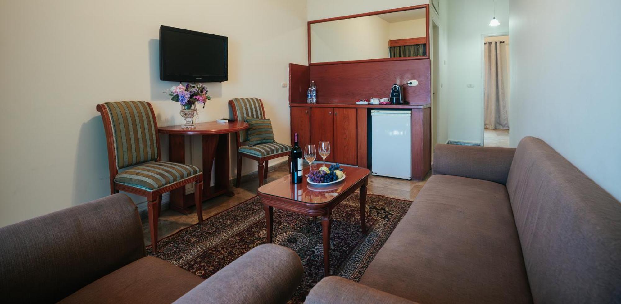 Holiday Suites Hotel & Beach Resort Jounieh Eksteriør billede