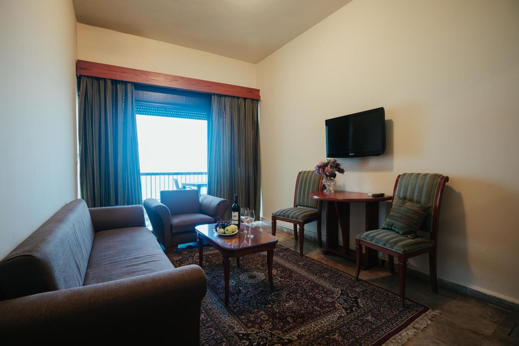 Holiday Suites Hotel & Beach Resort Jounieh Eksteriør billede
