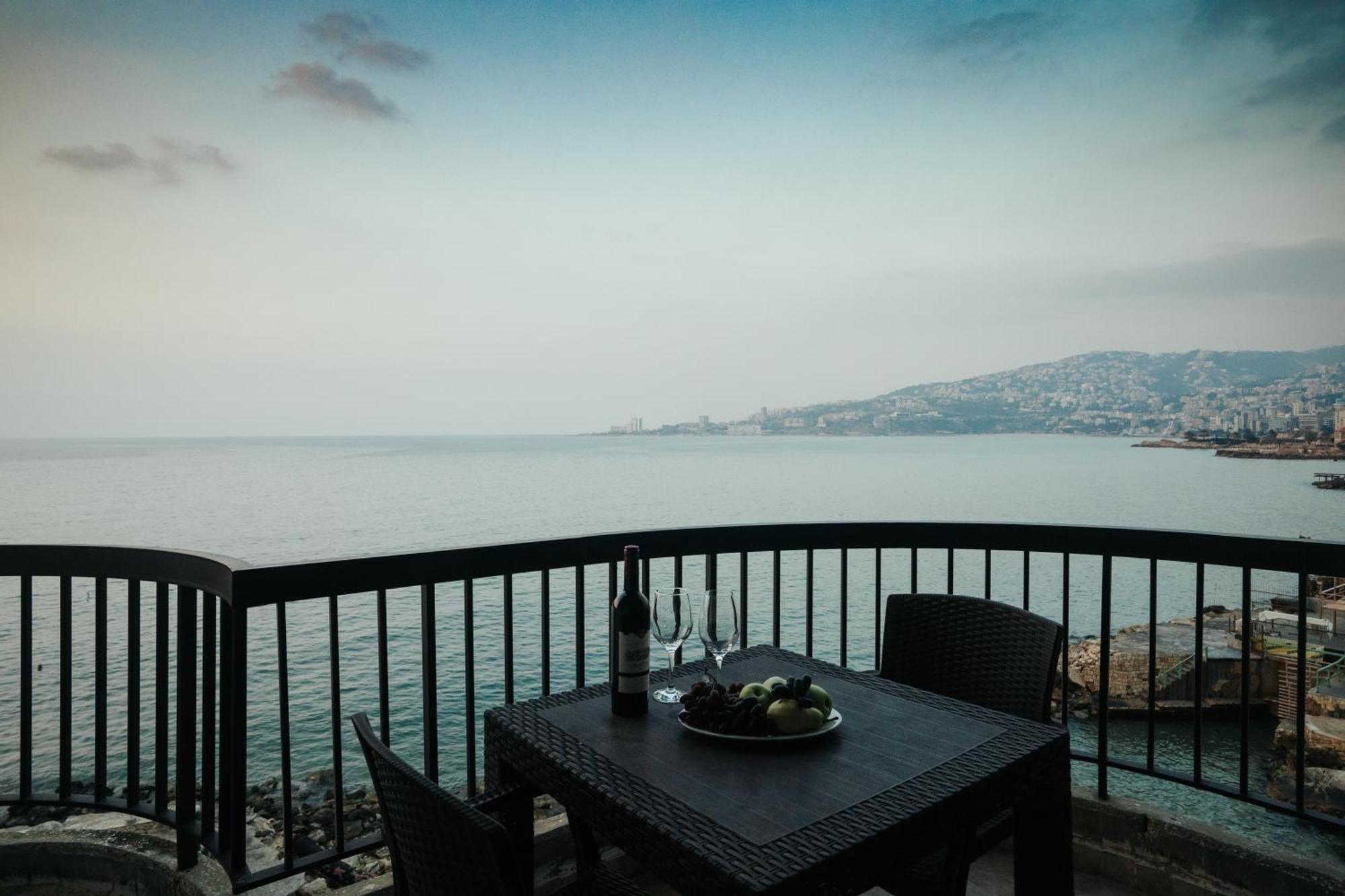 Holiday Suites Hotel & Beach Resort Jounieh Eksteriør billede
