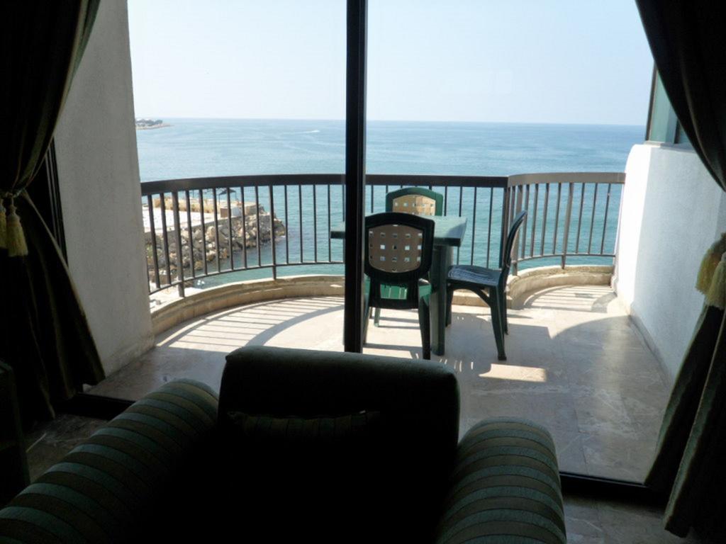 Holiday Suites Hotel & Beach Resort Jounieh Værelse billede
