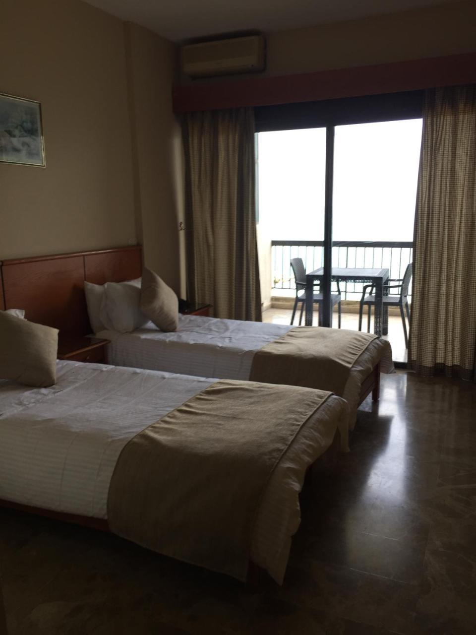 Holiday Suites Hotel & Beach Resort Jounieh Eksteriør billede