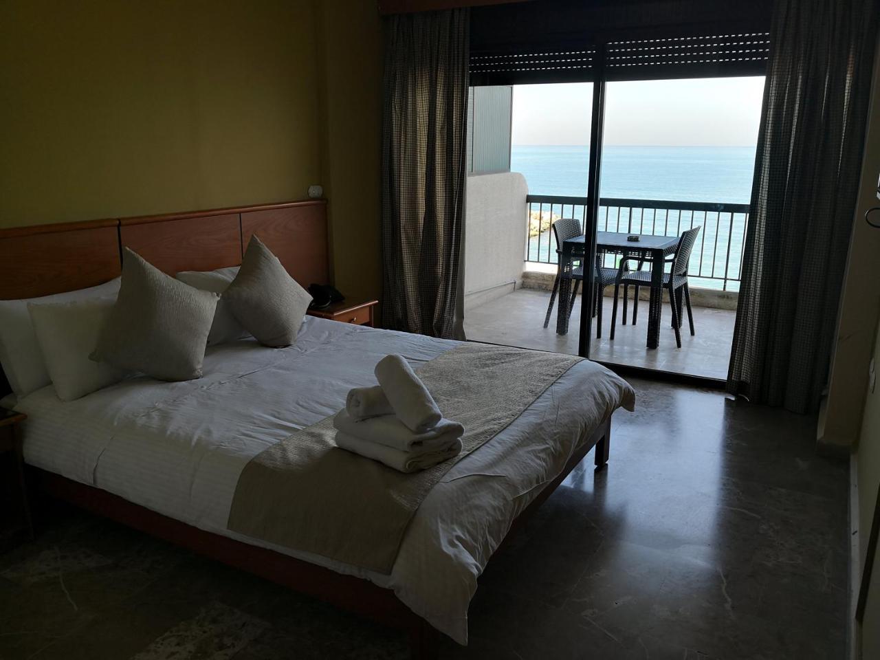 Holiday Suites Hotel & Beach Resort Jounieh Eksteriør billede