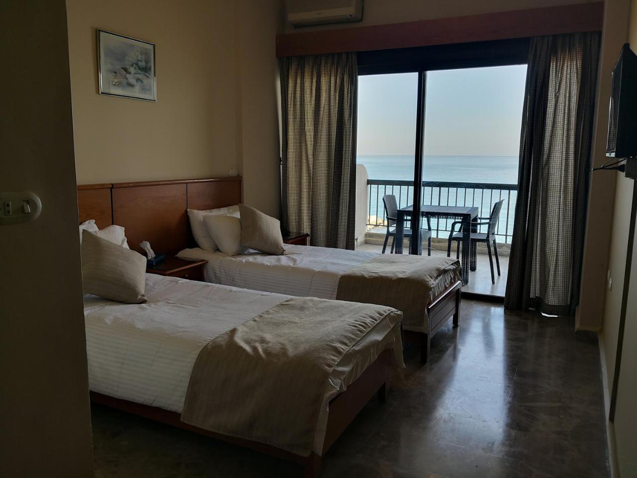 Holiday Suites Hotel & Beach Resort Jounieh Eksteriør billede