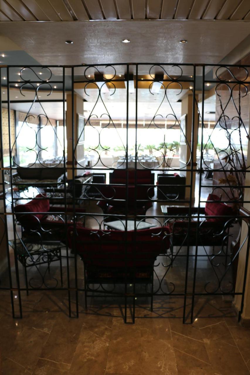Holiday Suites Hotel & Beach Resort Jounieh Eksteriør billede