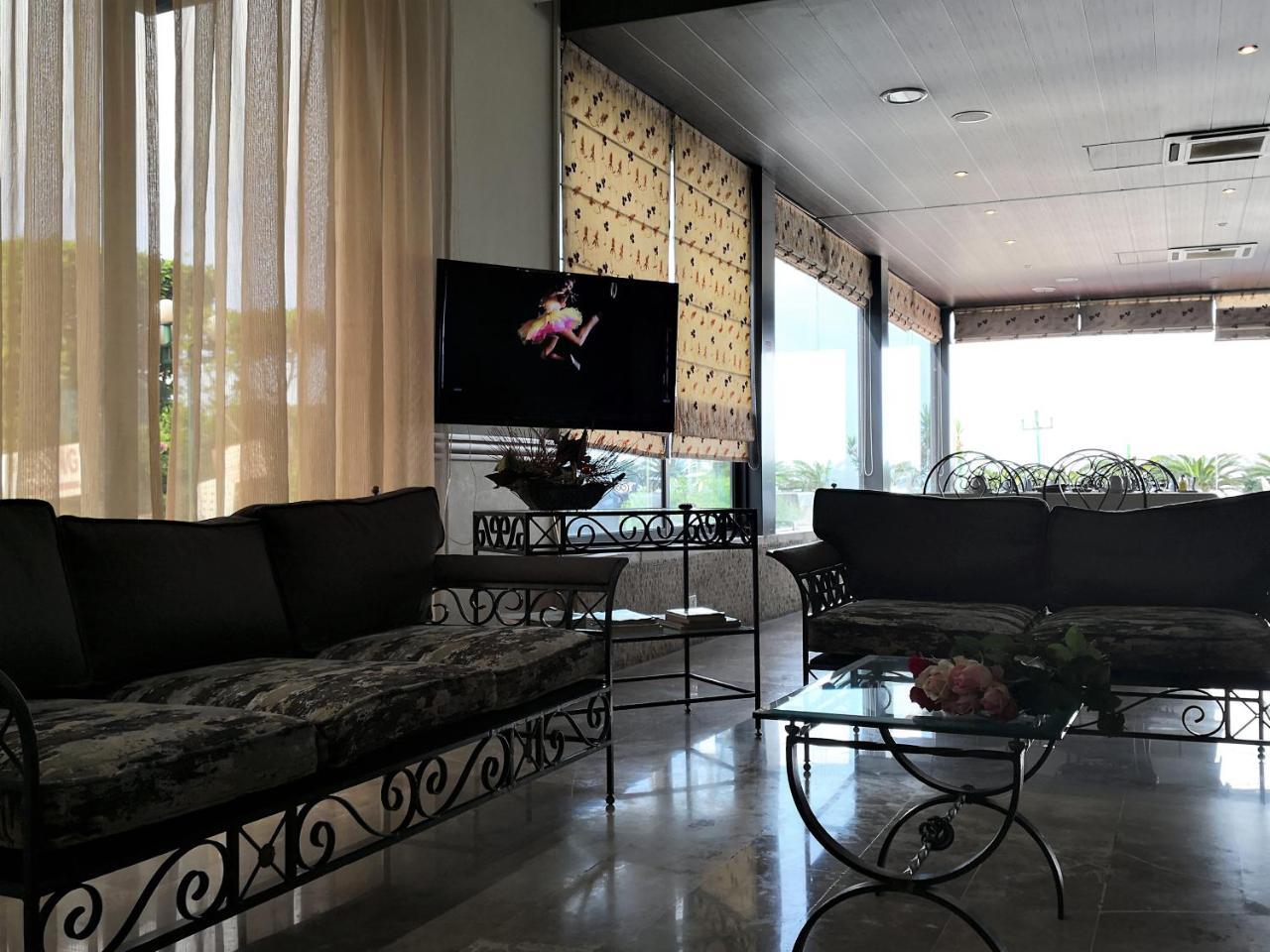 Holiday Suites Hotel & Beach Resort Jounieh Eksteriør billede