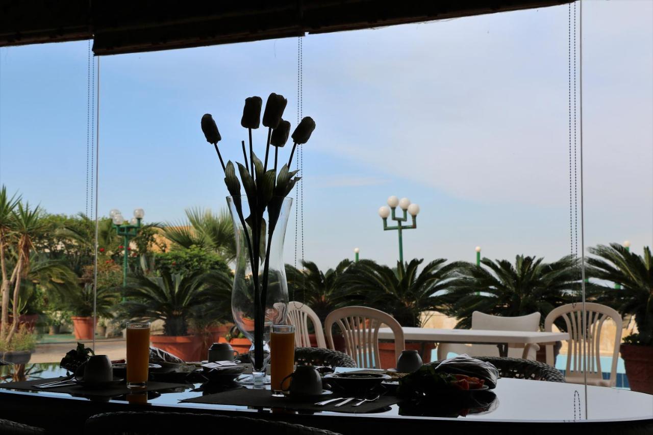 Holiday Suites Hotel & Beach Resort Jounieh Eksteriør billede