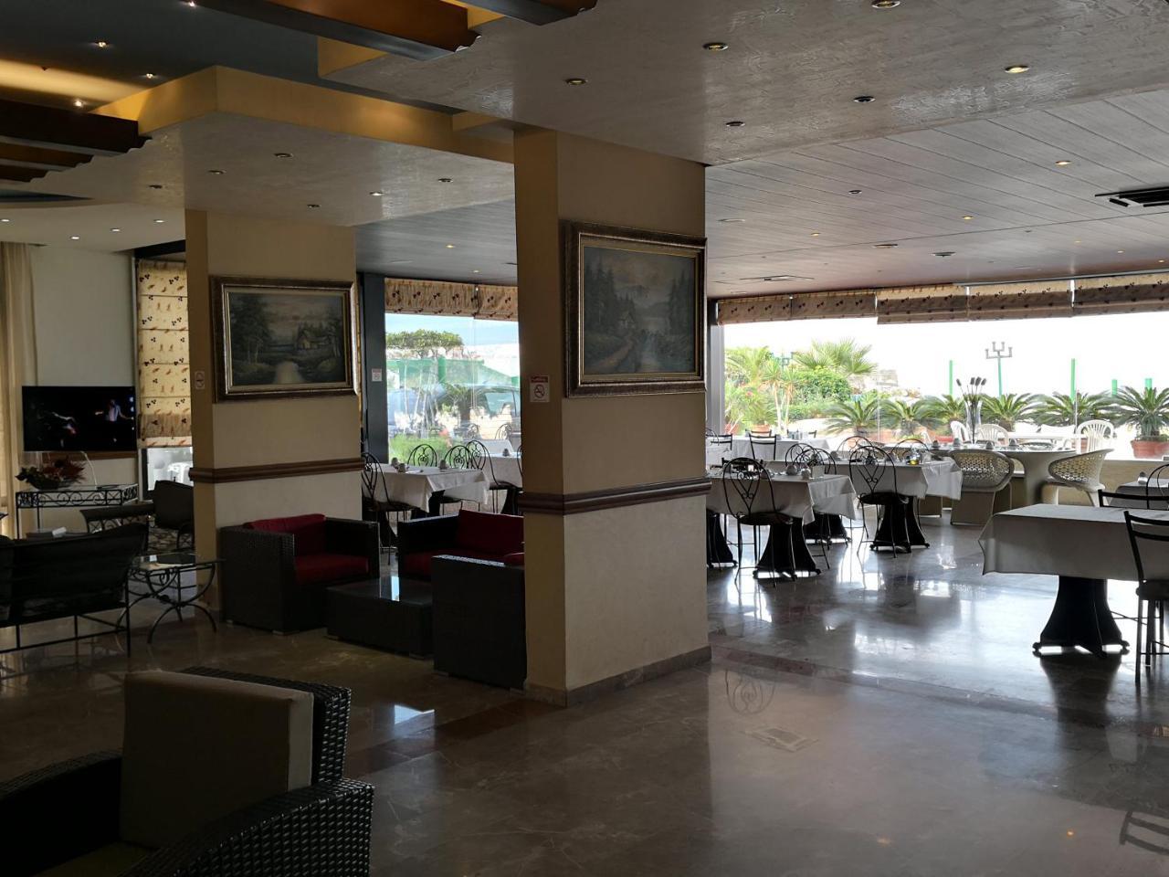 Holiday Suites Hotel & Beach Resort Jounieh Eksteriør billede
