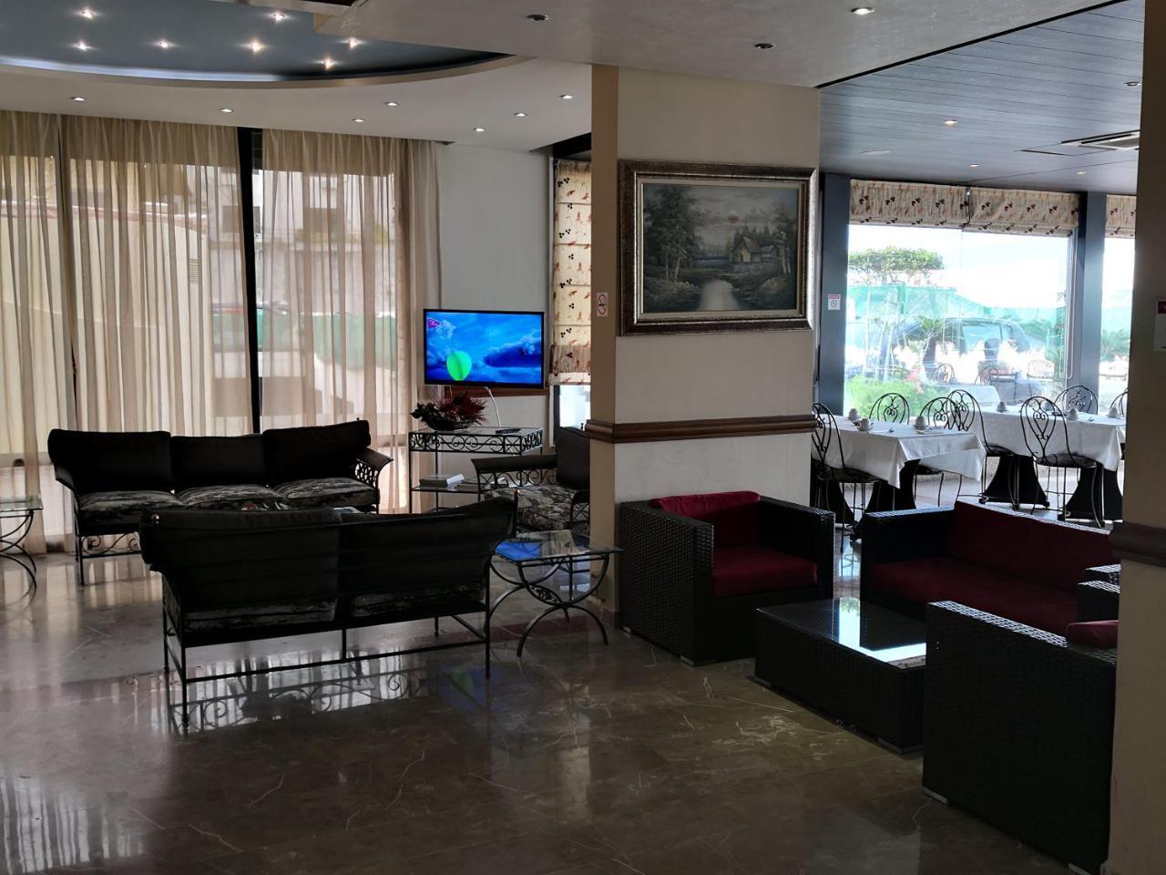 Holiday Suites Hotel & Beach Resort Jounieh Eksteriør billede